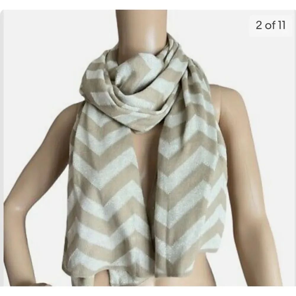 Versatile Poncho/Scarf - Picture 8 of 9